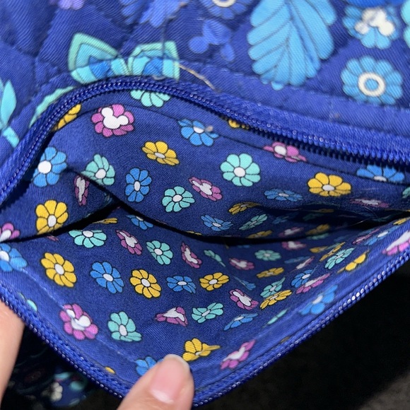 Disney x Vera Bradley Mickey and Minnie Crossbody - Picture 4 of 4